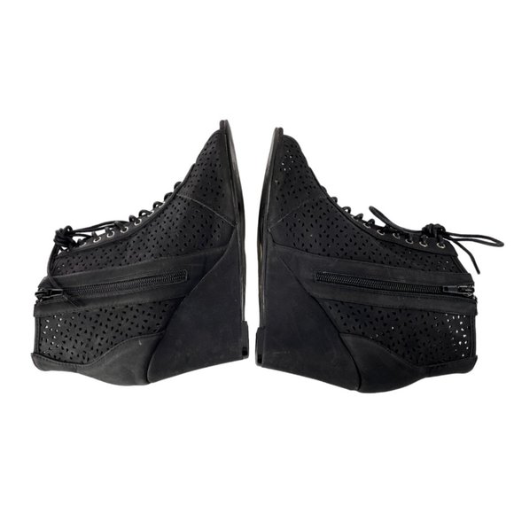 Torrid Women's Shawna Black Faux Leather Laser Cut Peep Toe Bootie Size 9W - Picture 3 of 8